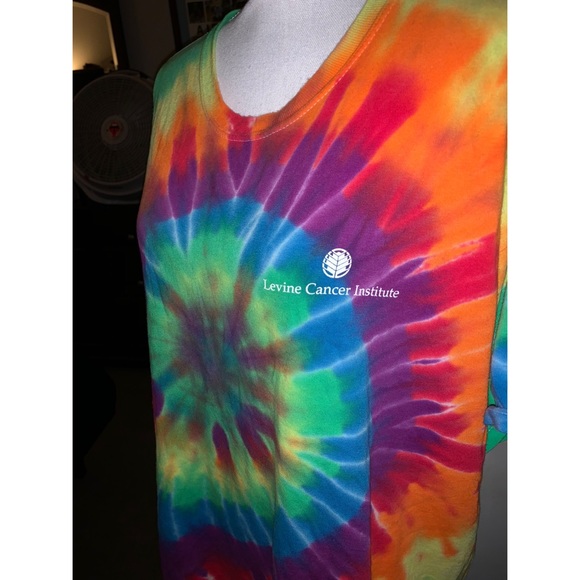 Tye Dye Levine Cancer Institute Short Sleeve 💜 - Picture 5 of 8
